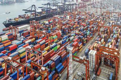 青岛的海运物流业在全球范围内扮演着重要的角色