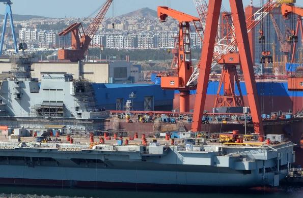 国际货运在全球化时代发挥着重要作用，其发展面临诸多挑战与机遇