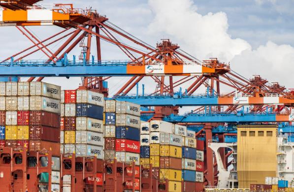 在国际货运全球物流网络崛起的进程中，科技创新是关键推动因素之一