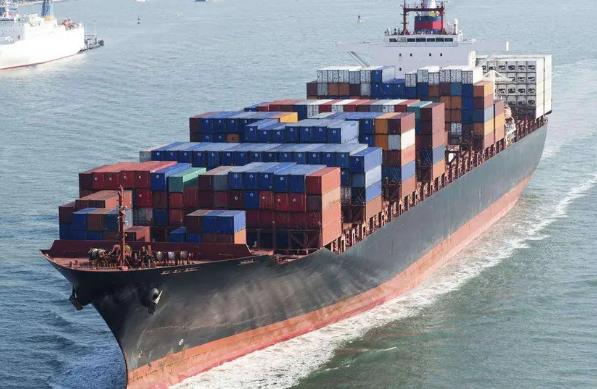 新加坡是东南亚的重要国际贸易中心，在全球货运业中扮演着重要角色