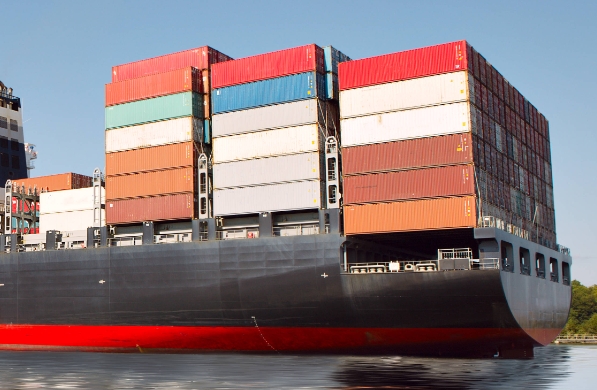 海运物流公司的运营现状、面临的挑战以及未来的发展趋势如何？