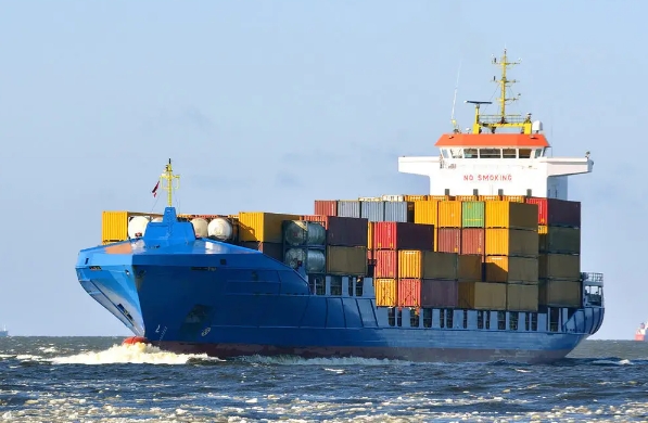 面对日益激烈的市场竞争，国际货代公司需要不断创新以引领行业变革