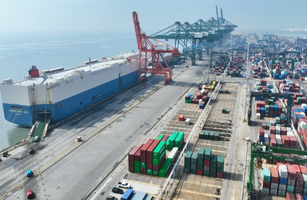 上海物流公司在激烈的市场竞争中脱颖而出，赢得了客户的广泛赞誉