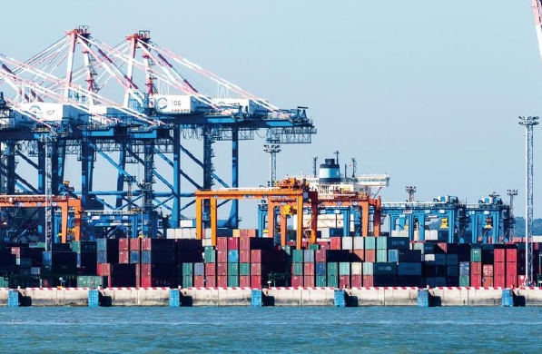 在未来的发展中，美国的货运代理行业将继续保持稳健的增长态势