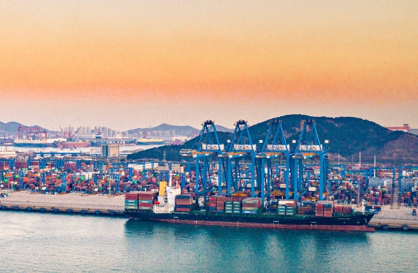 随着泰国经济的不断壮大，泰国的物流行业将扮演着越来越重要的角色