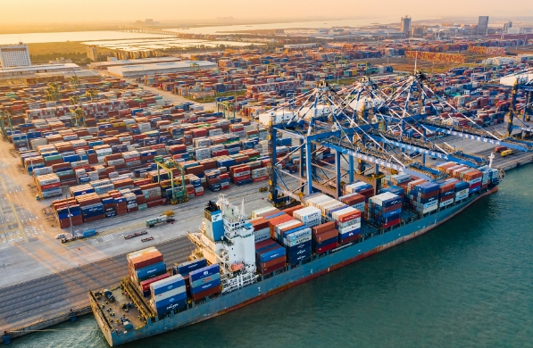 阿联酋海运是新时代的丝路航运先锋，在全球范围内树立了崭新的形象