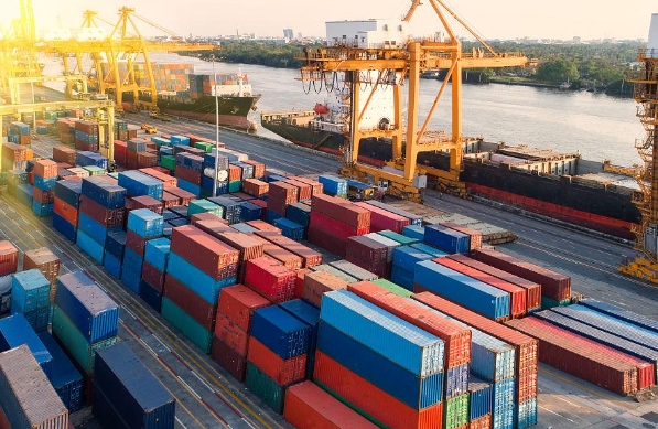 国际货代行业如同一座桥梁，连接着世界各地的商品与消费者