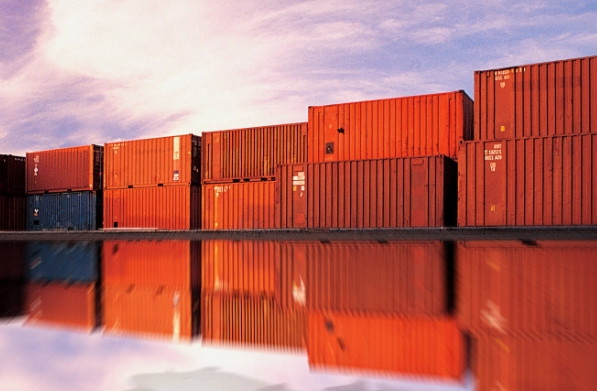 随着科技的飞速发展， 跨国物流正经历着前所未有的变革