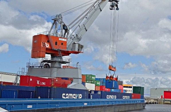 随着贸易模式的不断创新，国际货代行业正迎来前所未有的变革