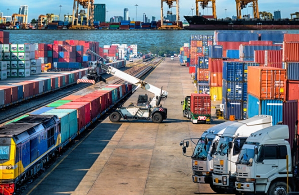 上海国际物流公司不仅承载着货物的运输，更是连接世界的桥梁