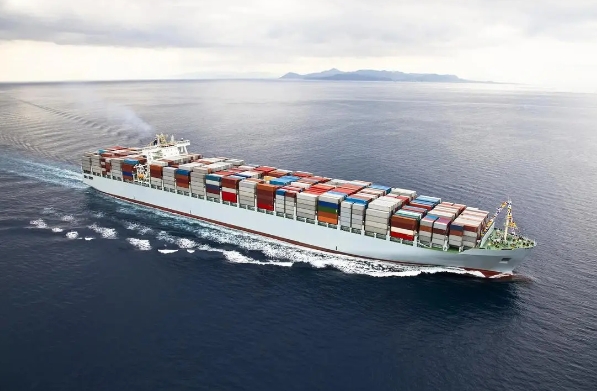 从原材料的采购到成品的销售，国际物流运输贯穿了整个供应链