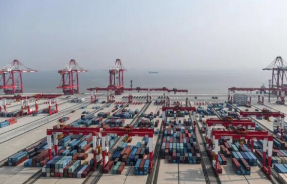 在国际贸易的大舞台上，货代公司扮演着多重角色